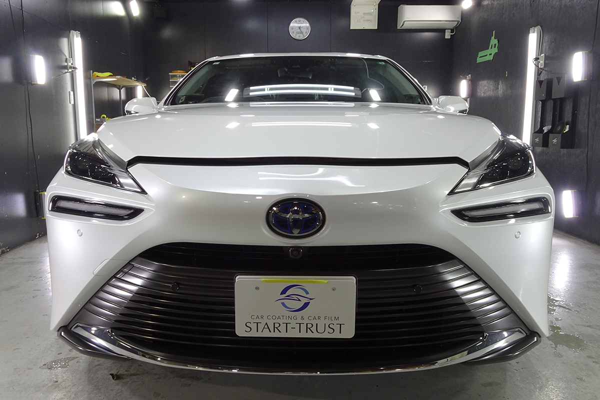 深い艶を放つコーティング施工車