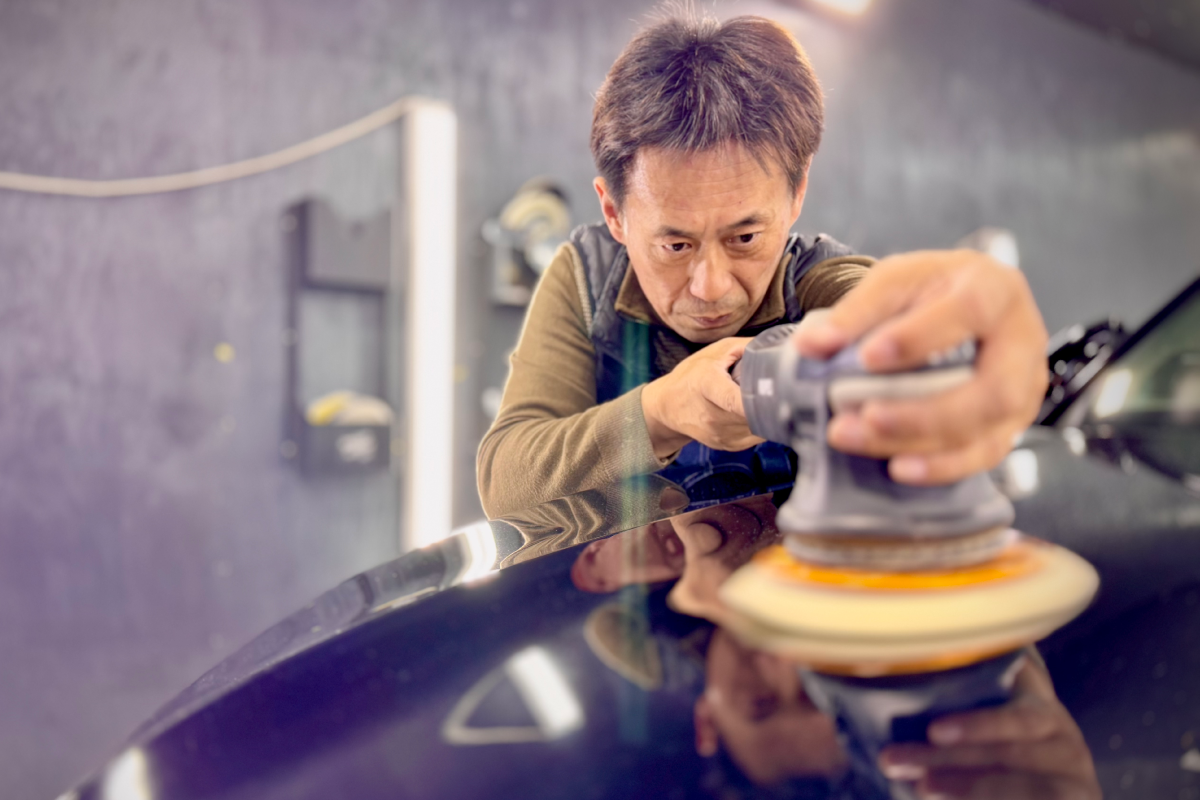 職人の手つき｜研磨・コーティング作業の様子