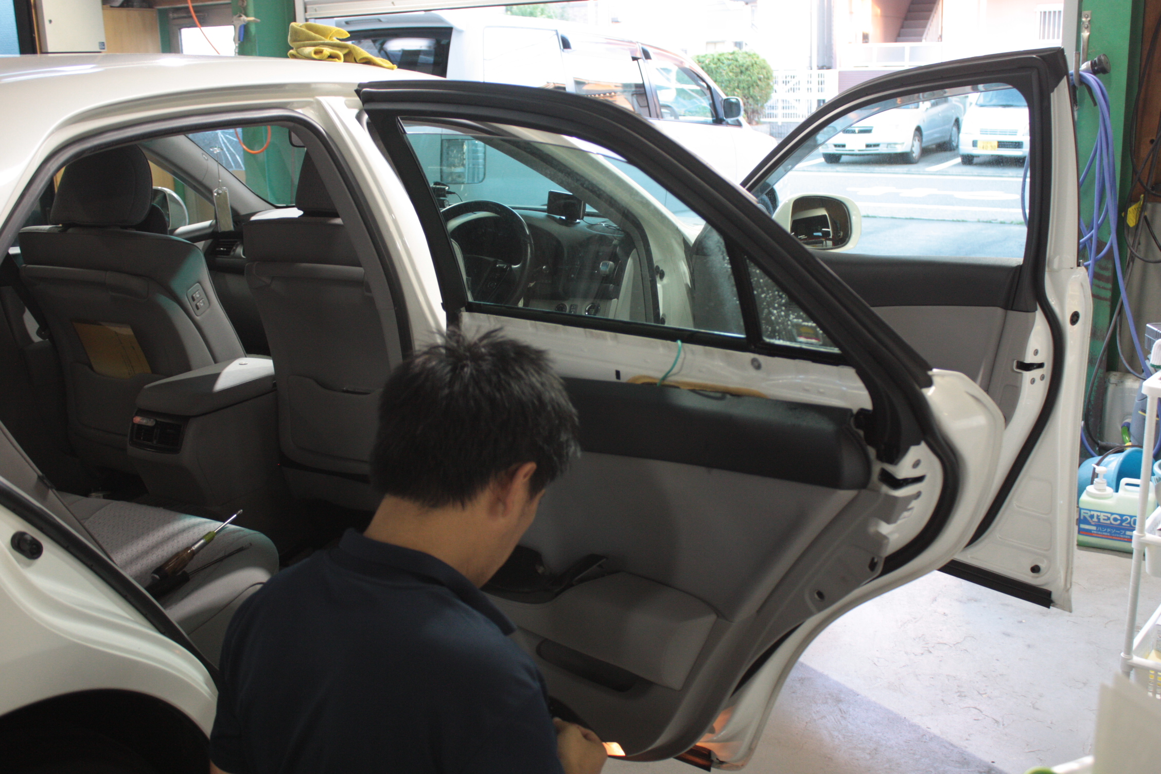 トヨタ クラウン200系 施工写真 (11)