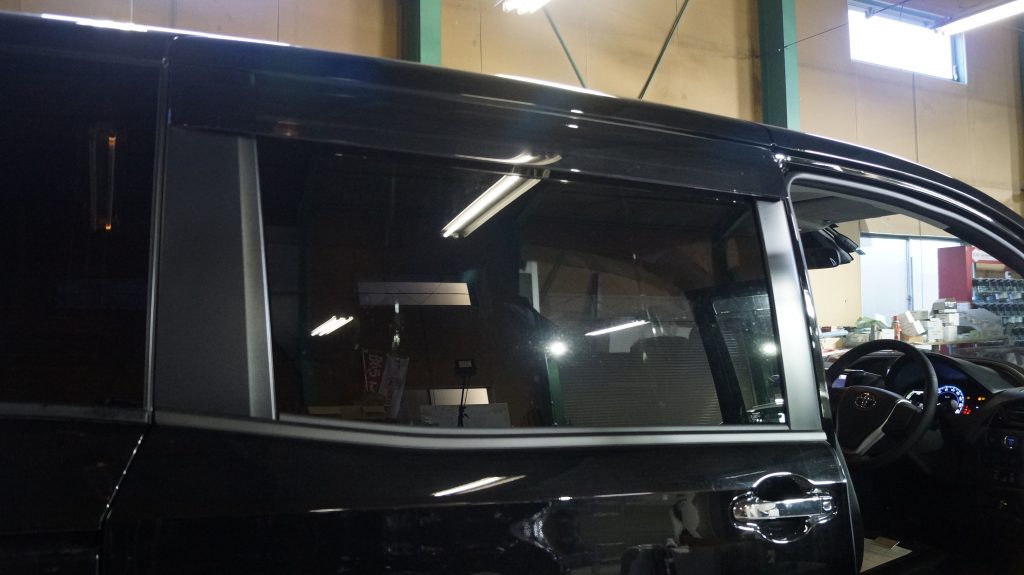 トヨタ VOXY2台 施工写真 (18)