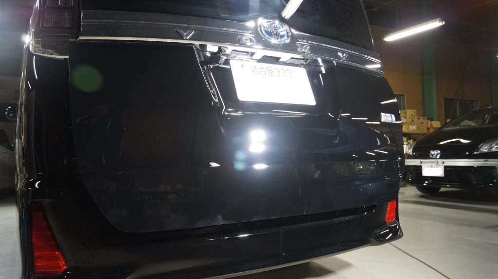 トヨタ VOXY2台 施工写真 (32)