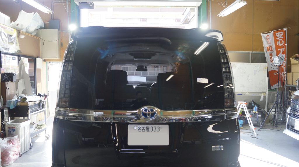トヨタ VOXY2台 施工写真 (33)