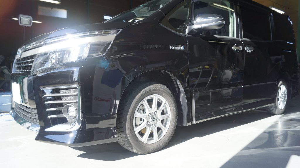 トヨタ VOXY2台 施工写真 (35)