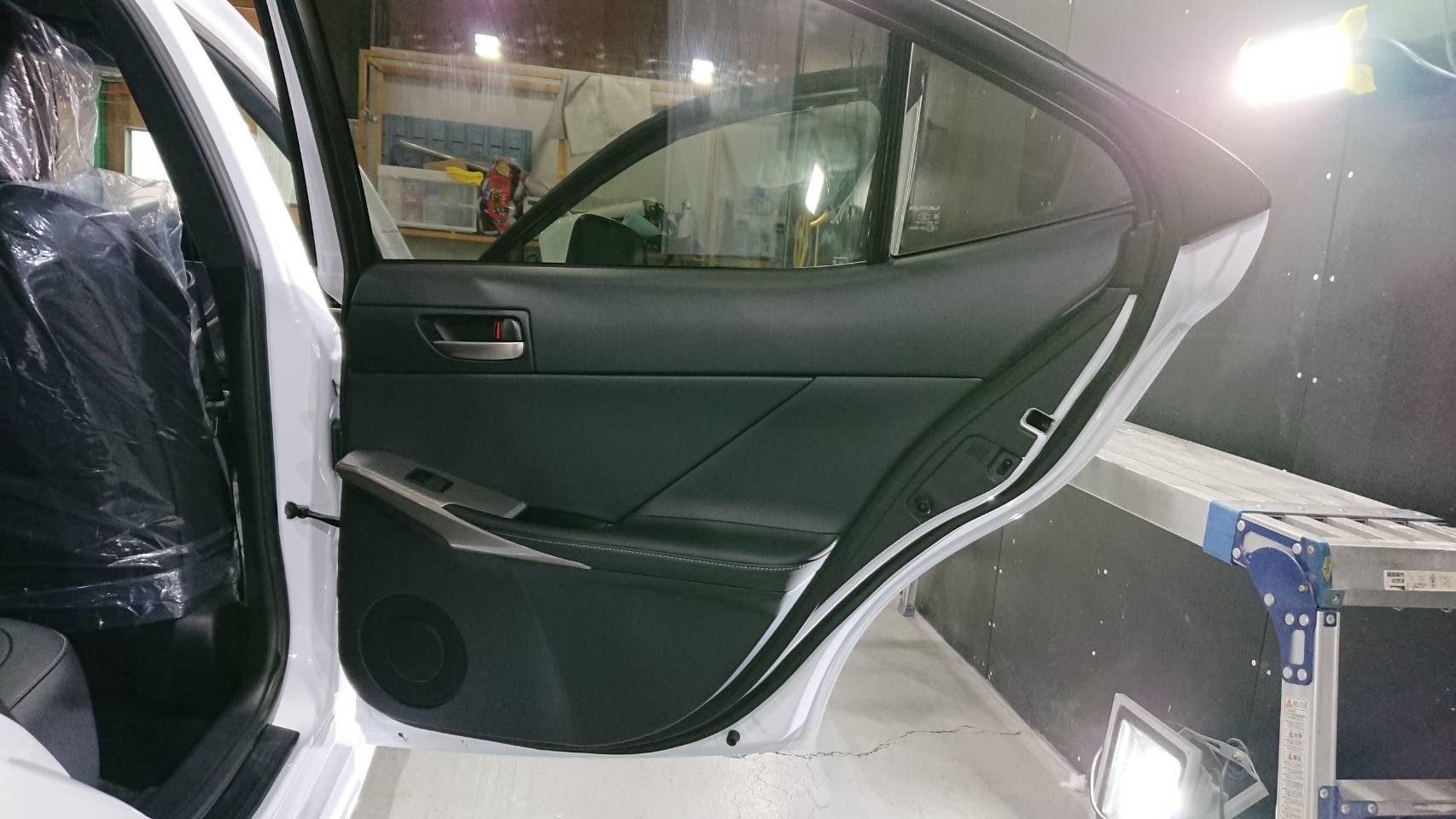 レクサス 新型IS300h 施工写真 (11)
