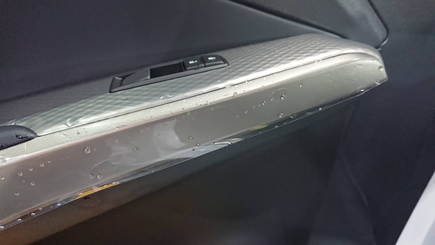 レクサス 新型IS300h 施工写真 (10)