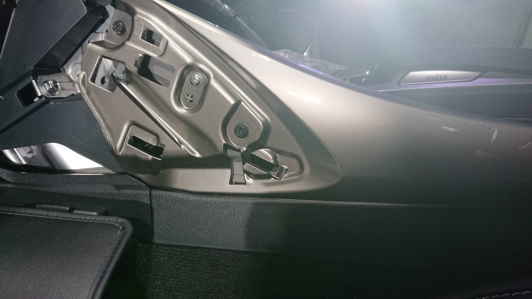 レクサス 新型IS300h 施工写真 (7)