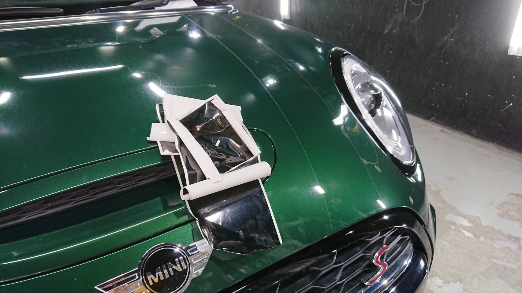 MINI ジョンクーパーワークスの経年劣化を復活 施工写真 (4)