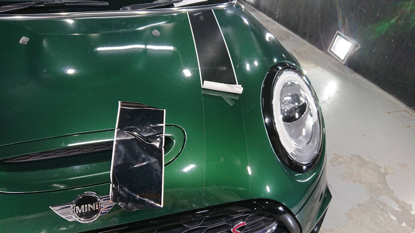 MINI ジョンクーパーワークスの経年劣化を復活 施工写真 (3)