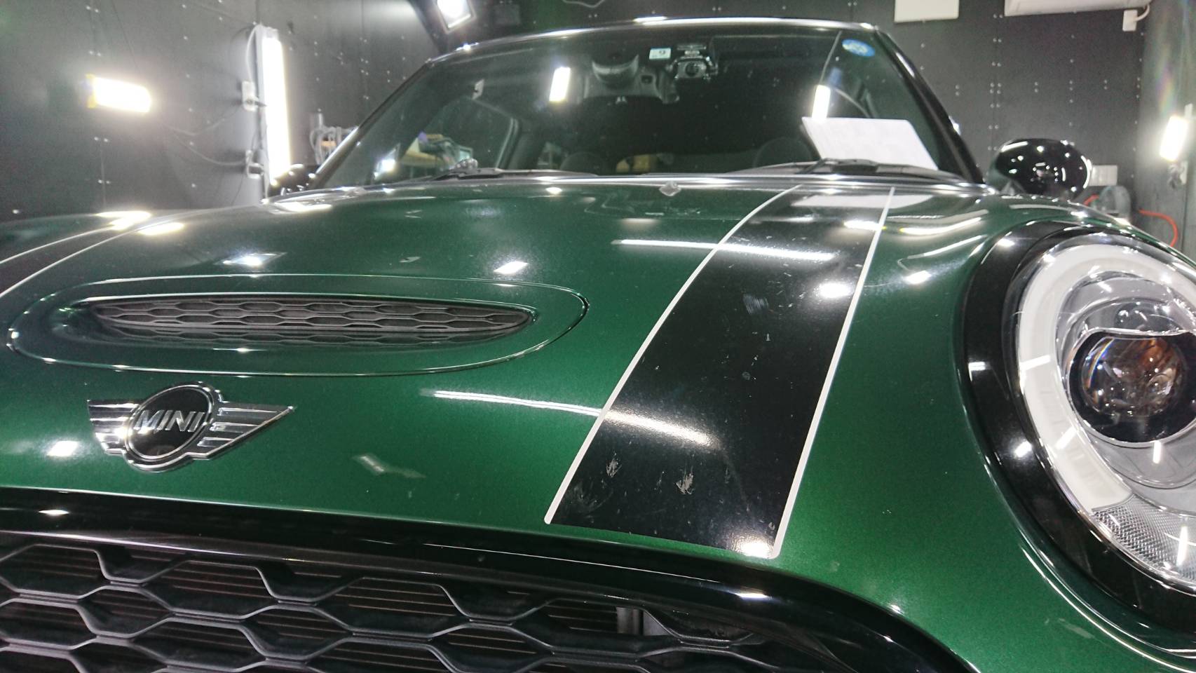 MINI ジョンクーパーワークスの経年劣化を復活 施工写真 (2)