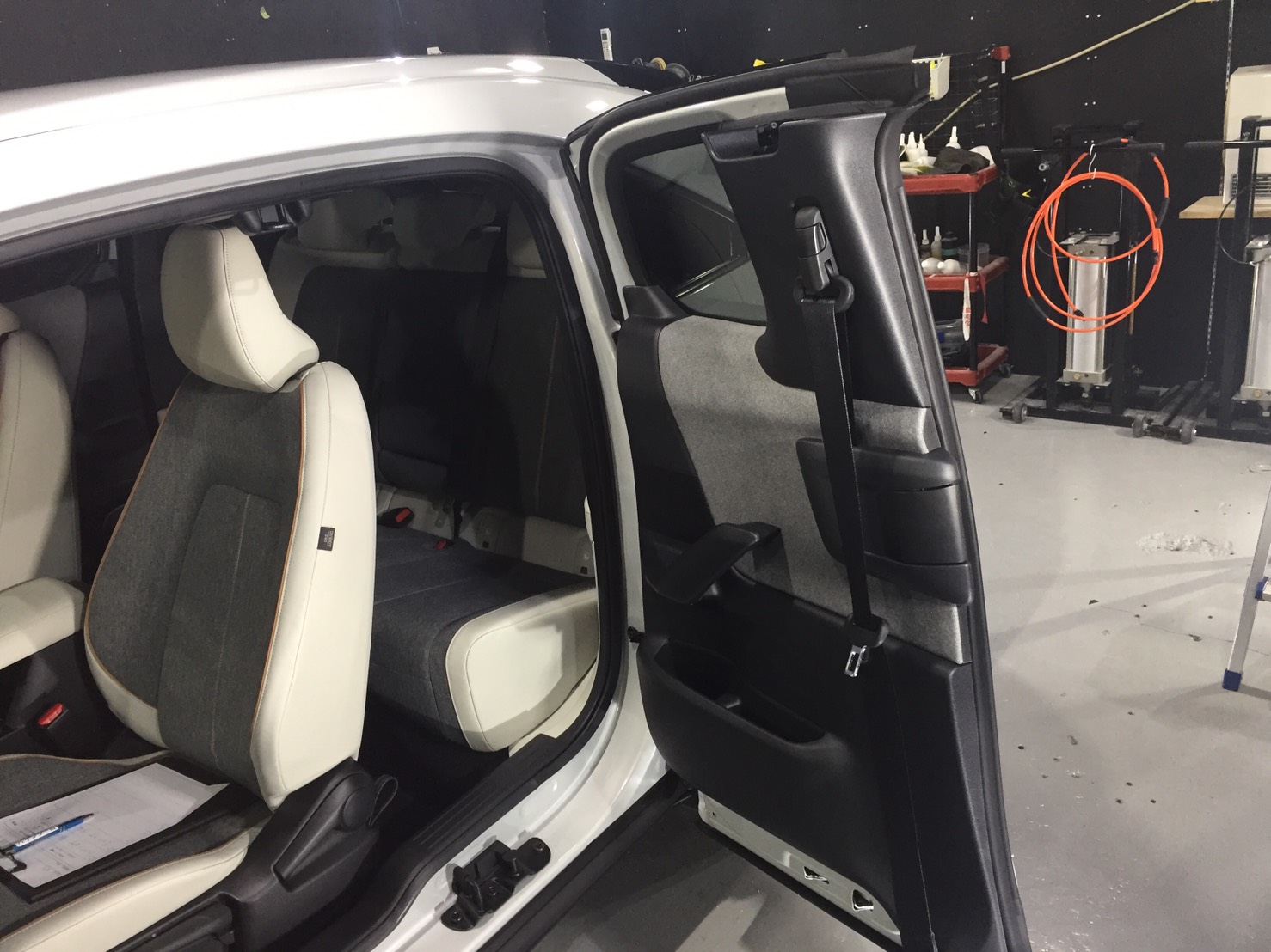 マツダ MX30 施工写真 (3)