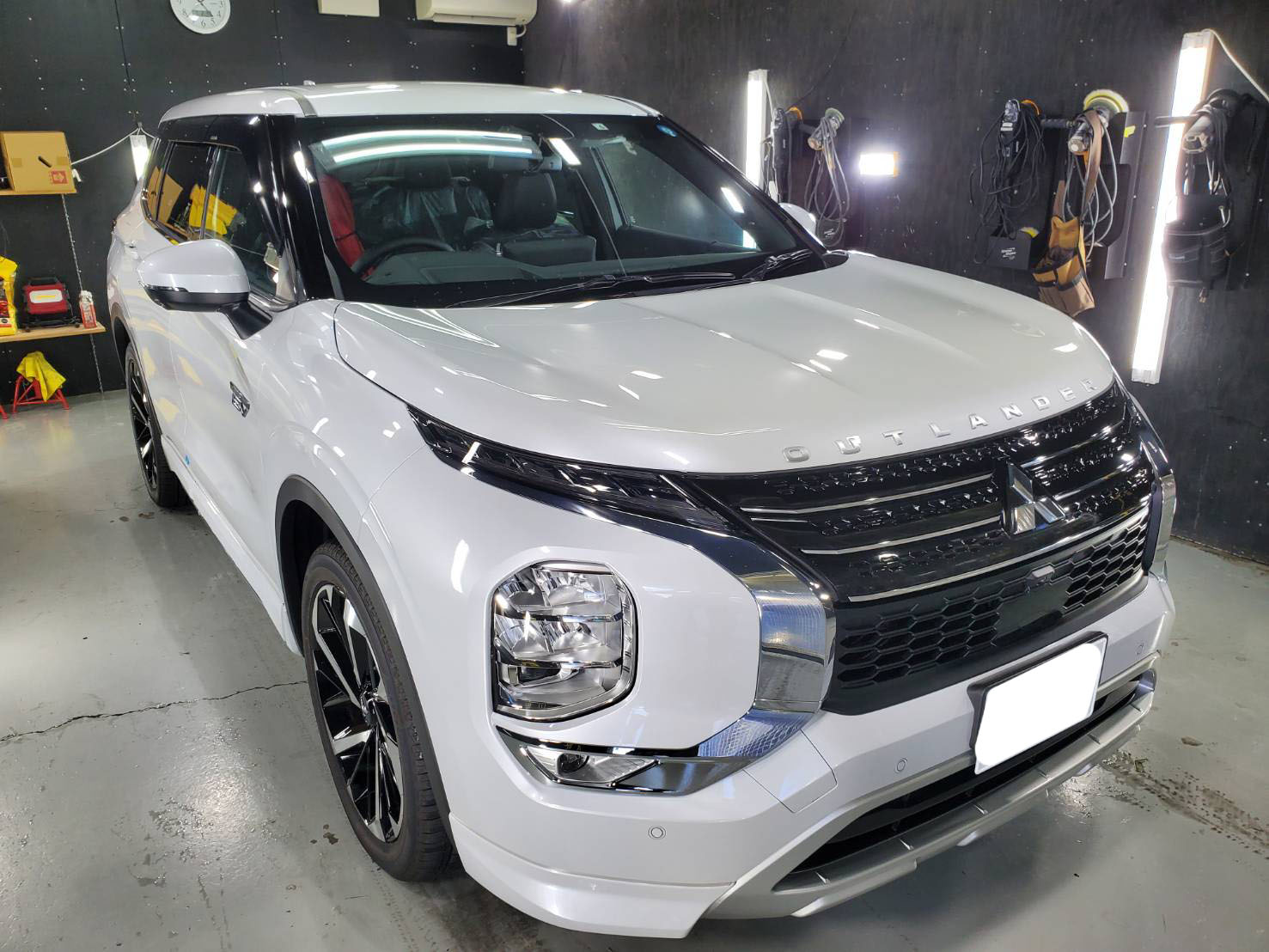 三菱 アウトランダー 施工写真 (1)
