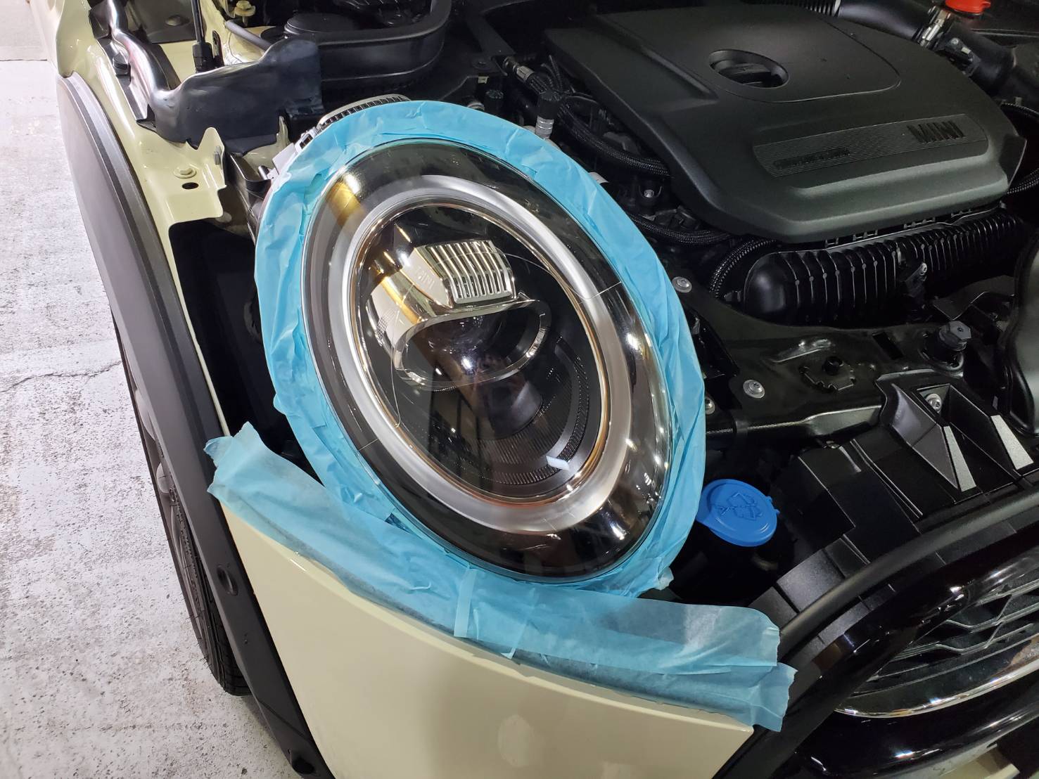 MINI ヘッドライト研磨 施工写真 (3)