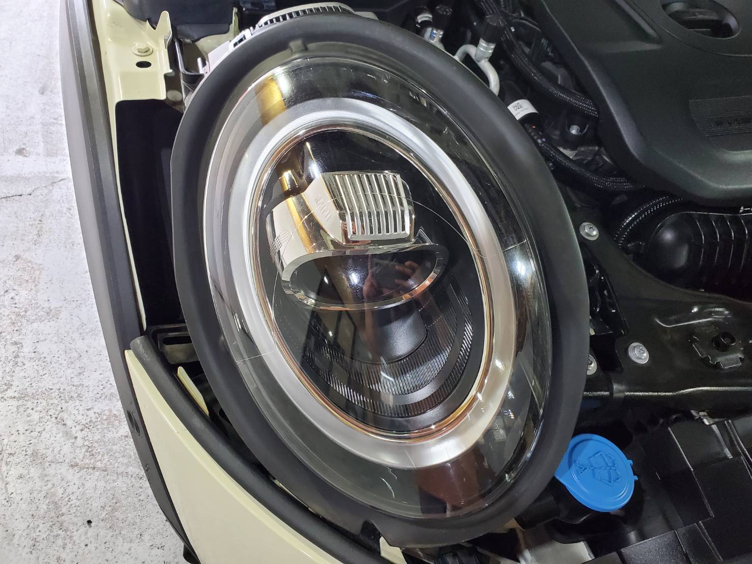 MINI ヘッドライト研磨 施工写真 (1)