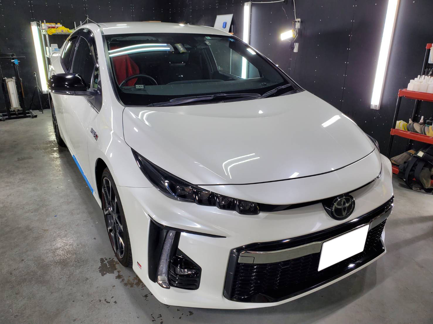 トヨタ GRプリウス 施工写真 (1)