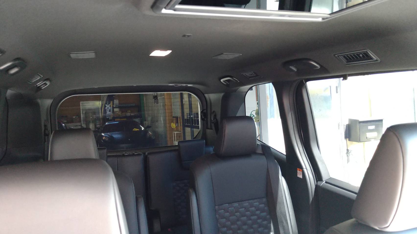 トヨタ VOXY 施工写真 (2)