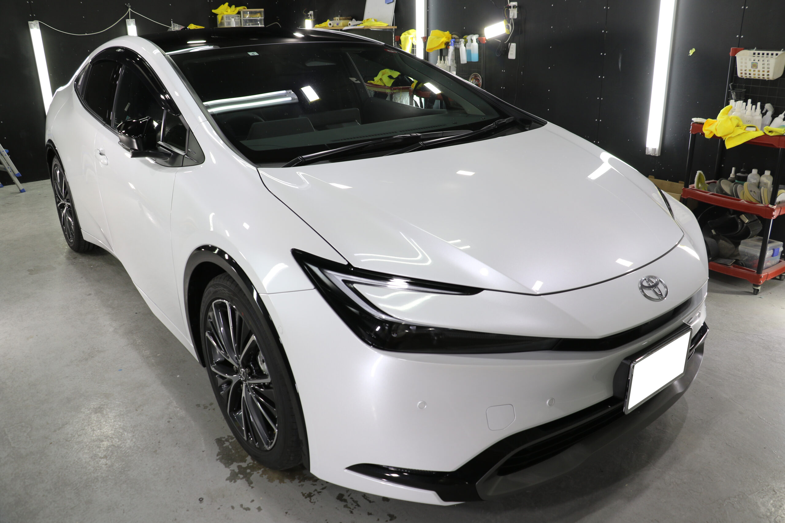 トヨタ 新型プリウス 施工写真 (3)
