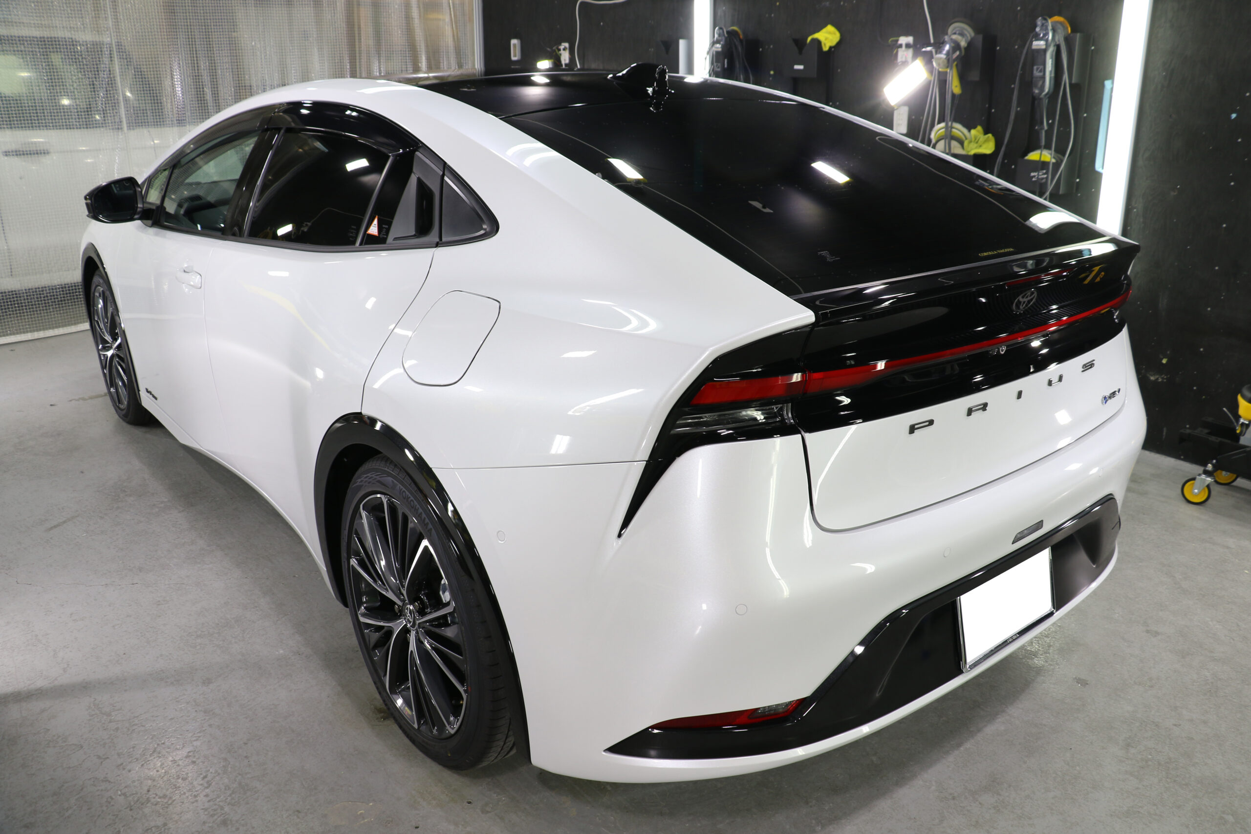 トヨタ 新型プリウス 施工写真 (4)