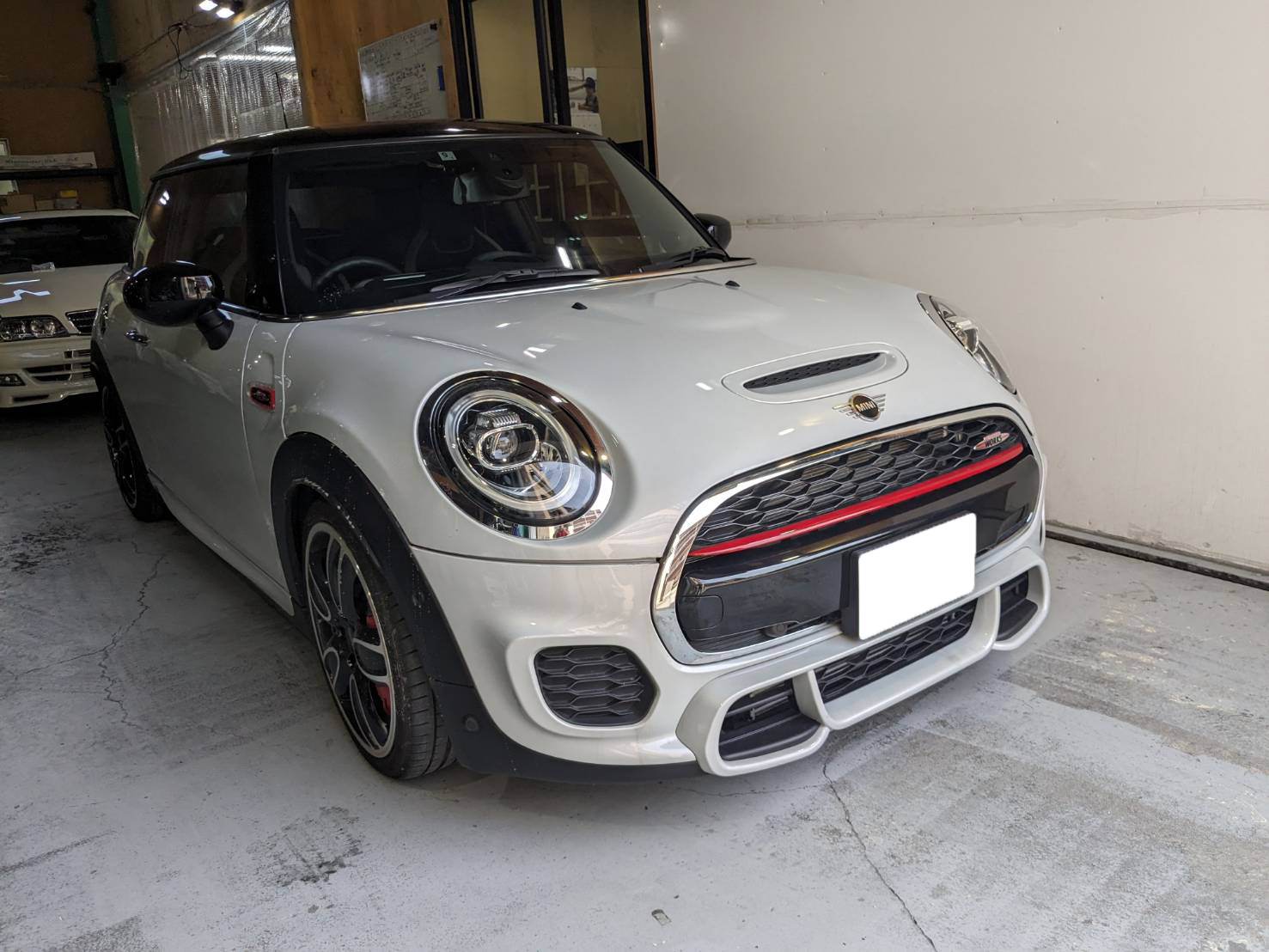 MINI ジョンクーパーワークス 施工写真 (1)