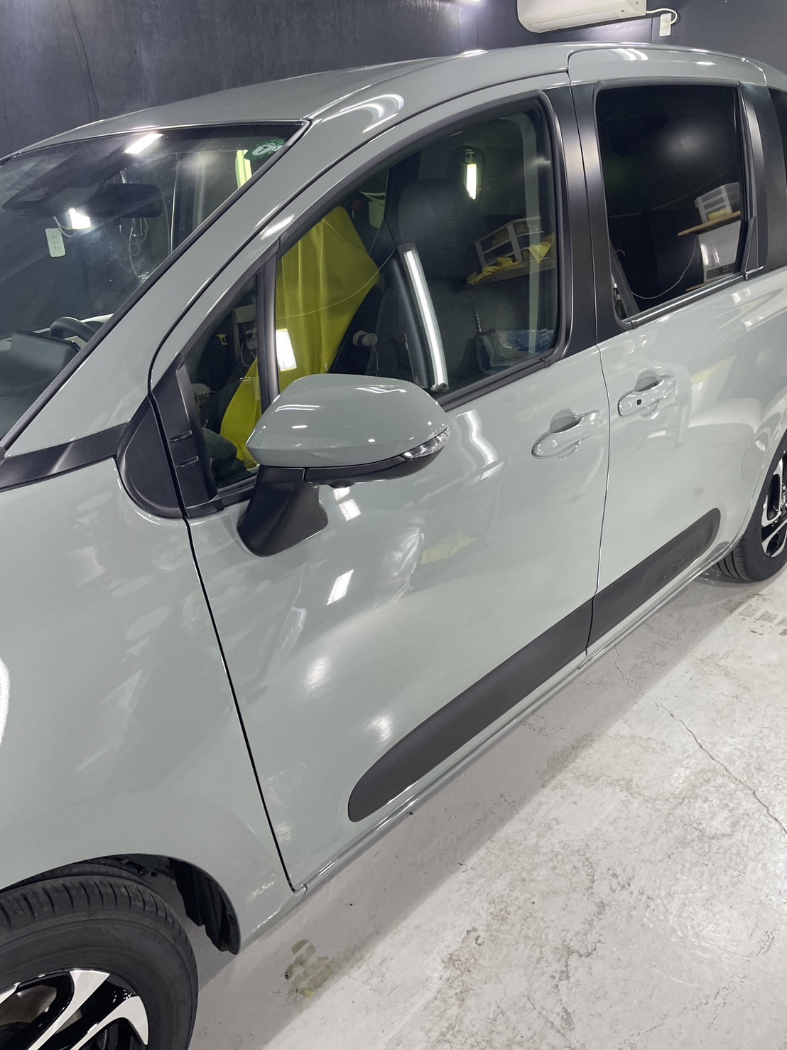 トヨタ 新型シエンタ 施工写真 (10)
