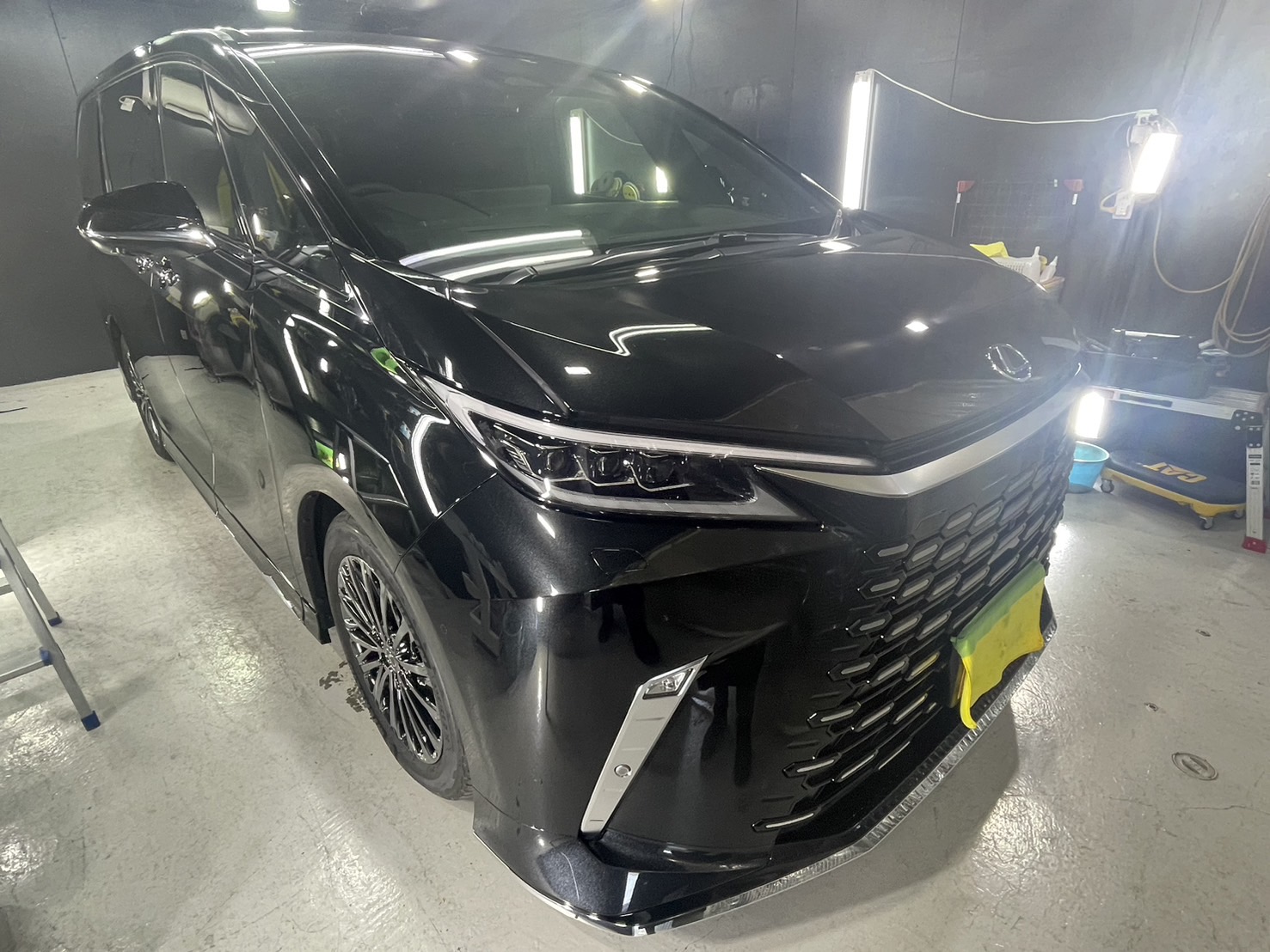 レクサス LM 施工写真 (1)