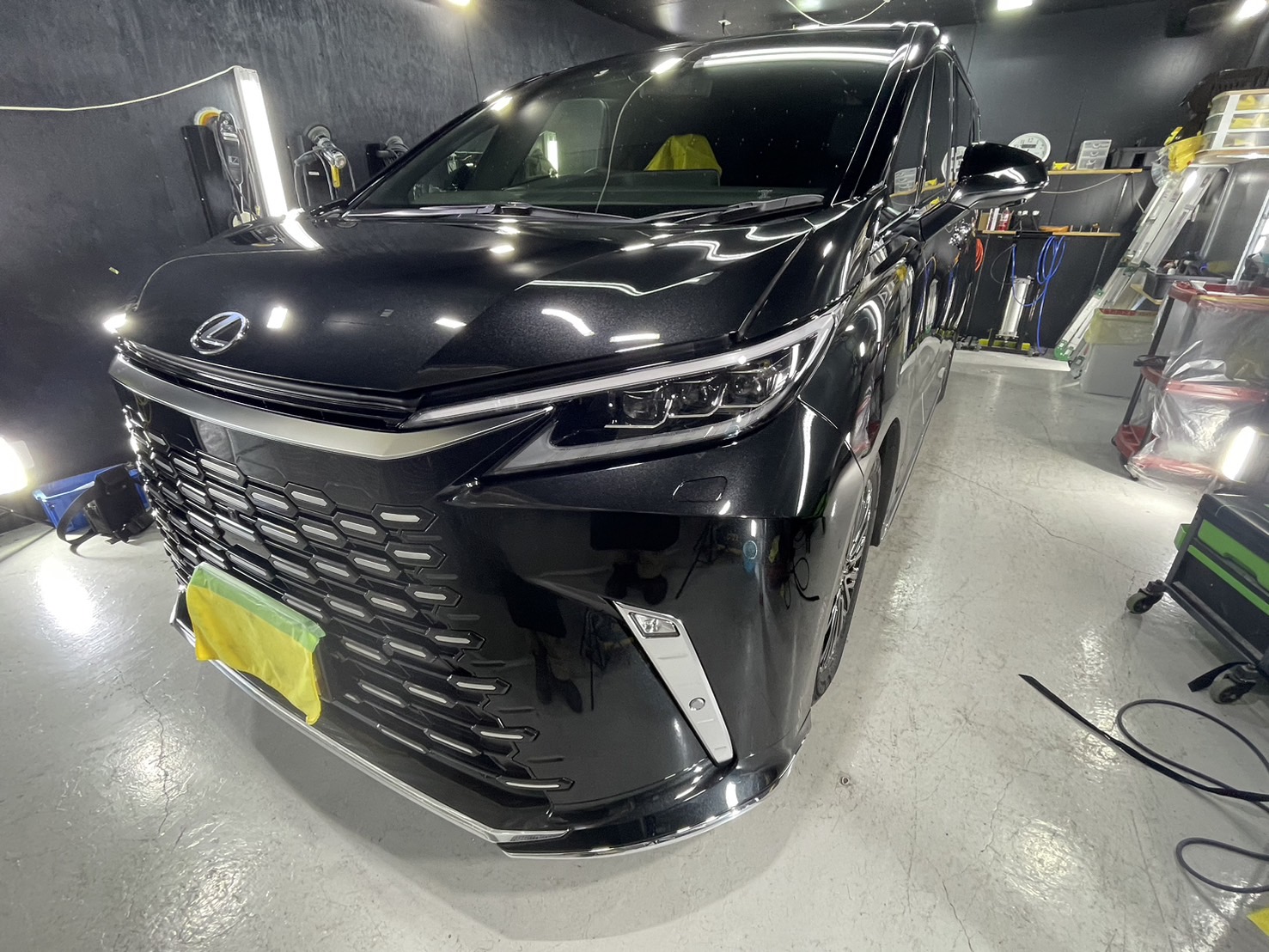 レクサス LM 施工写真 (1)