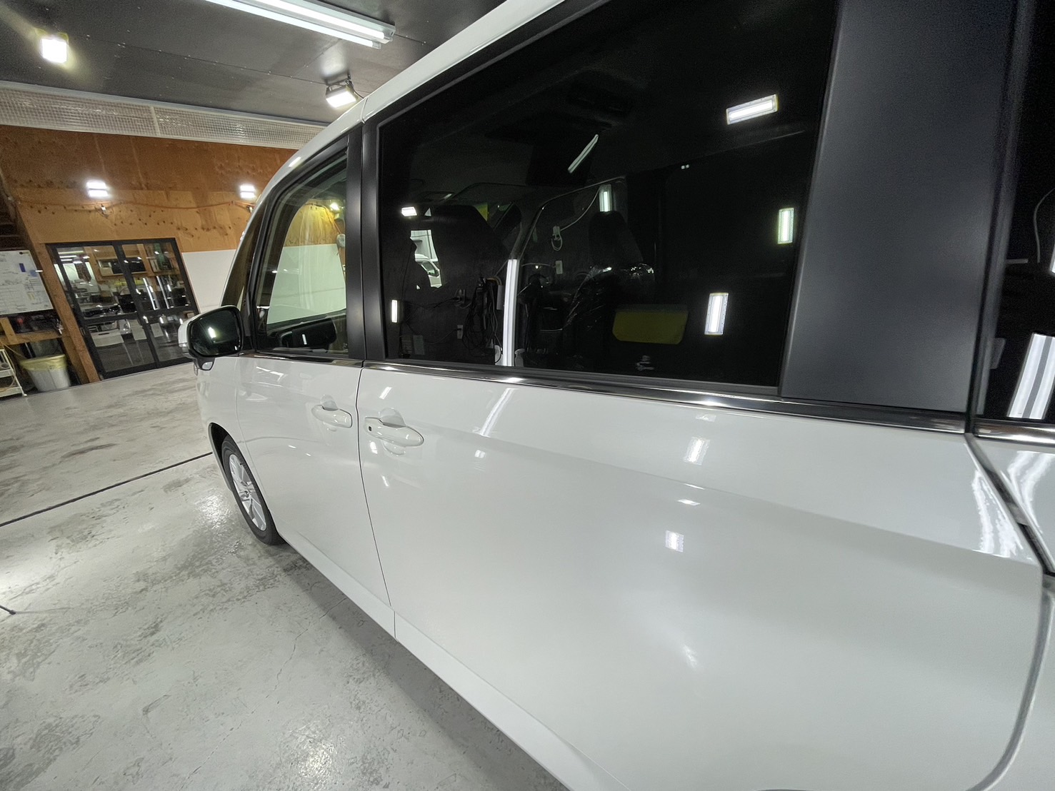 トヨタ 新型ノア 施工写真 (2)