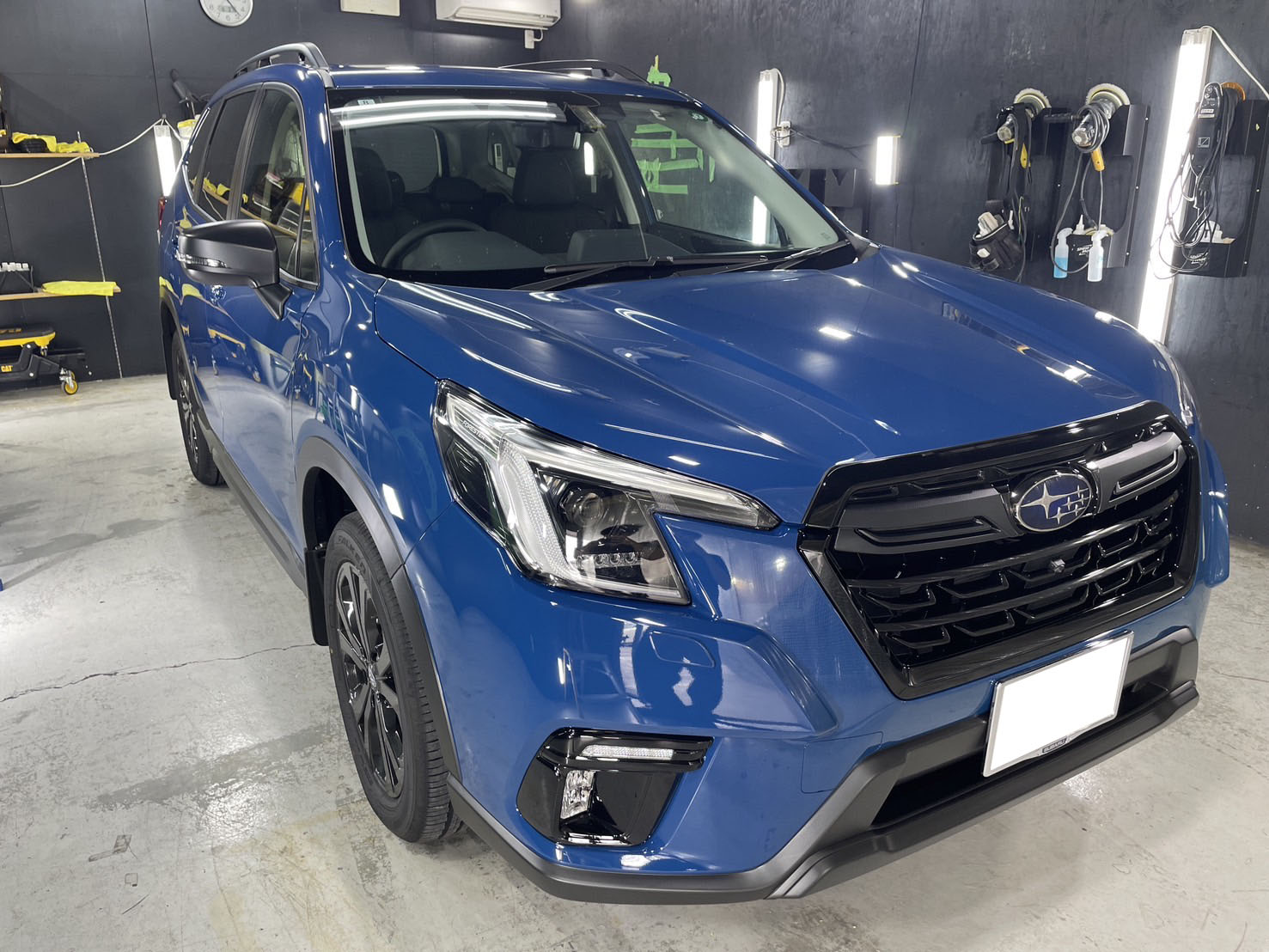 スバル 新型フォレスター 施工写真 (1)