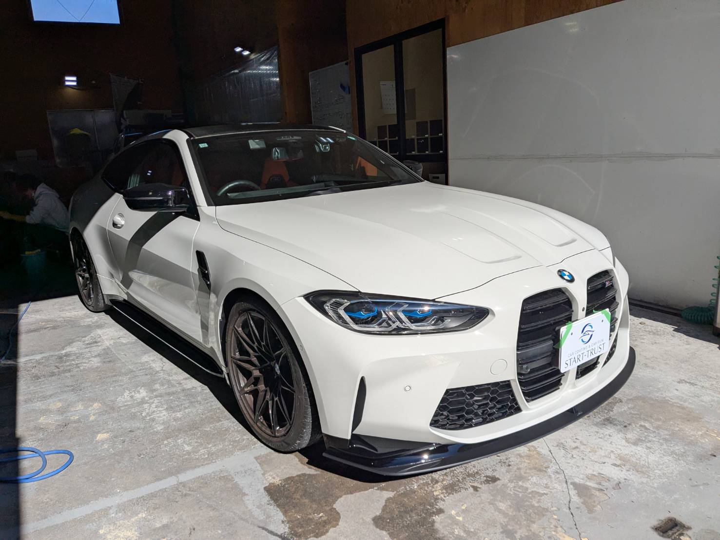 BMW M4 施工写真 (1)