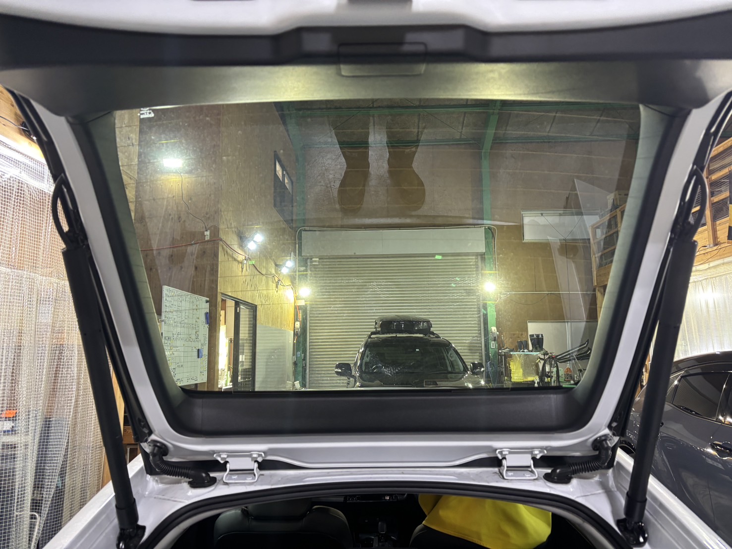 トヨタ 新型プリウス 施工写真 (15)