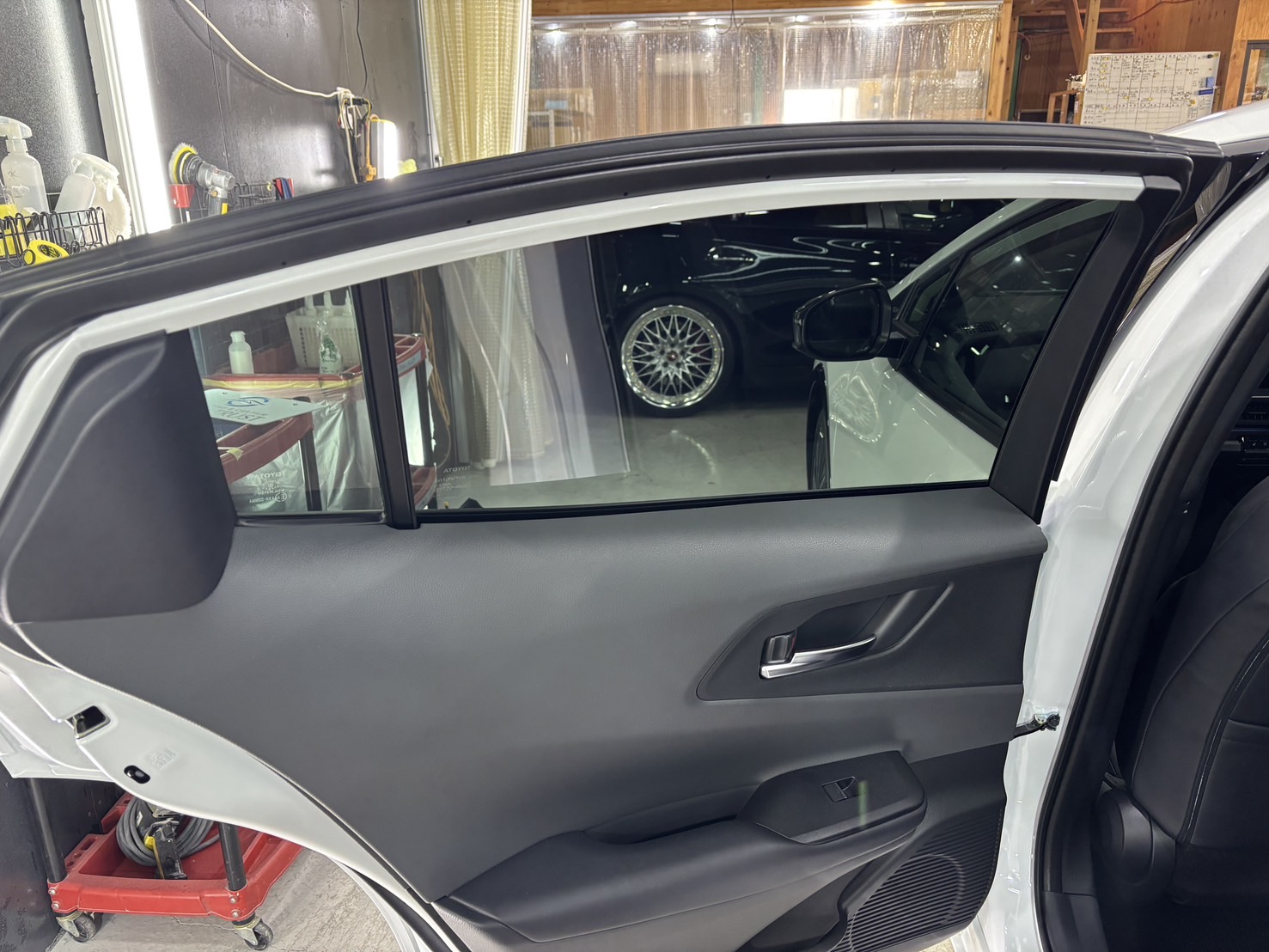 トヨタ 新型プリウス 施工写真 (28)