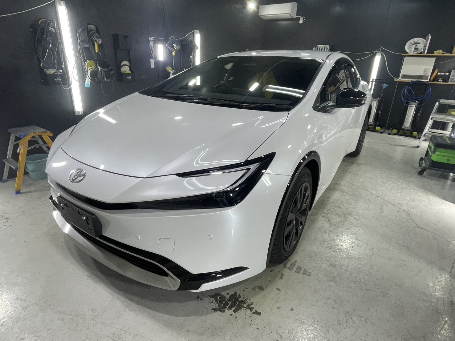 トヨタ 新型プリウス 施工写真 (4)