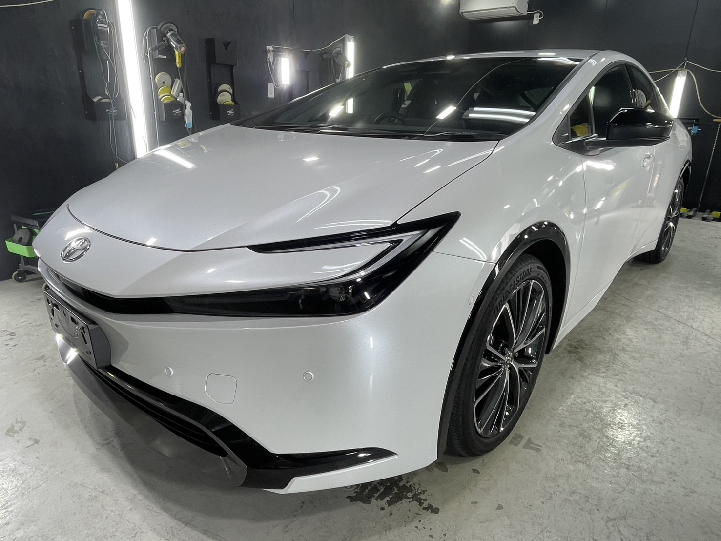トヨタ 新型プリウス 施工写真 (4)