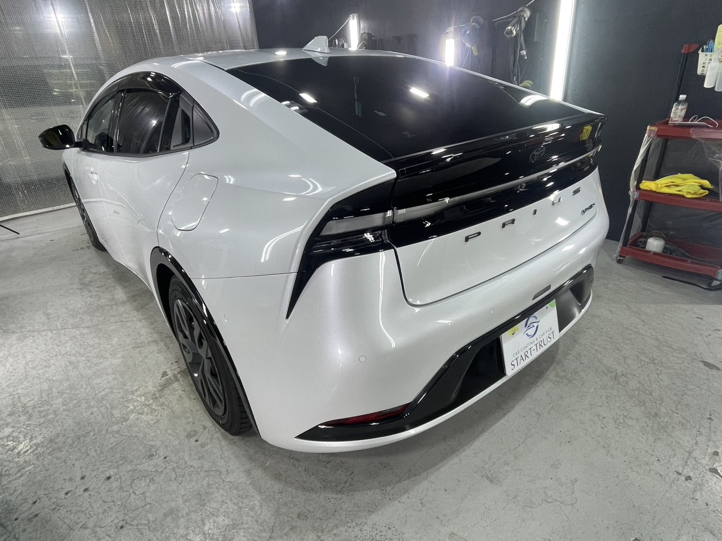 トヨタ 新型プリウス 施工写真 (16)