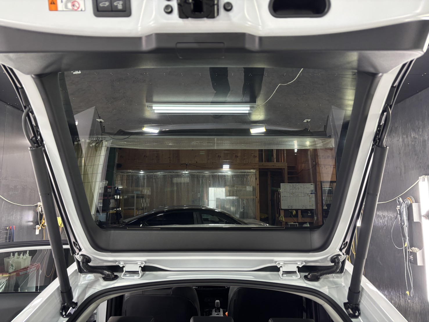トヨタ 新型プリウス 施工写真 (30)