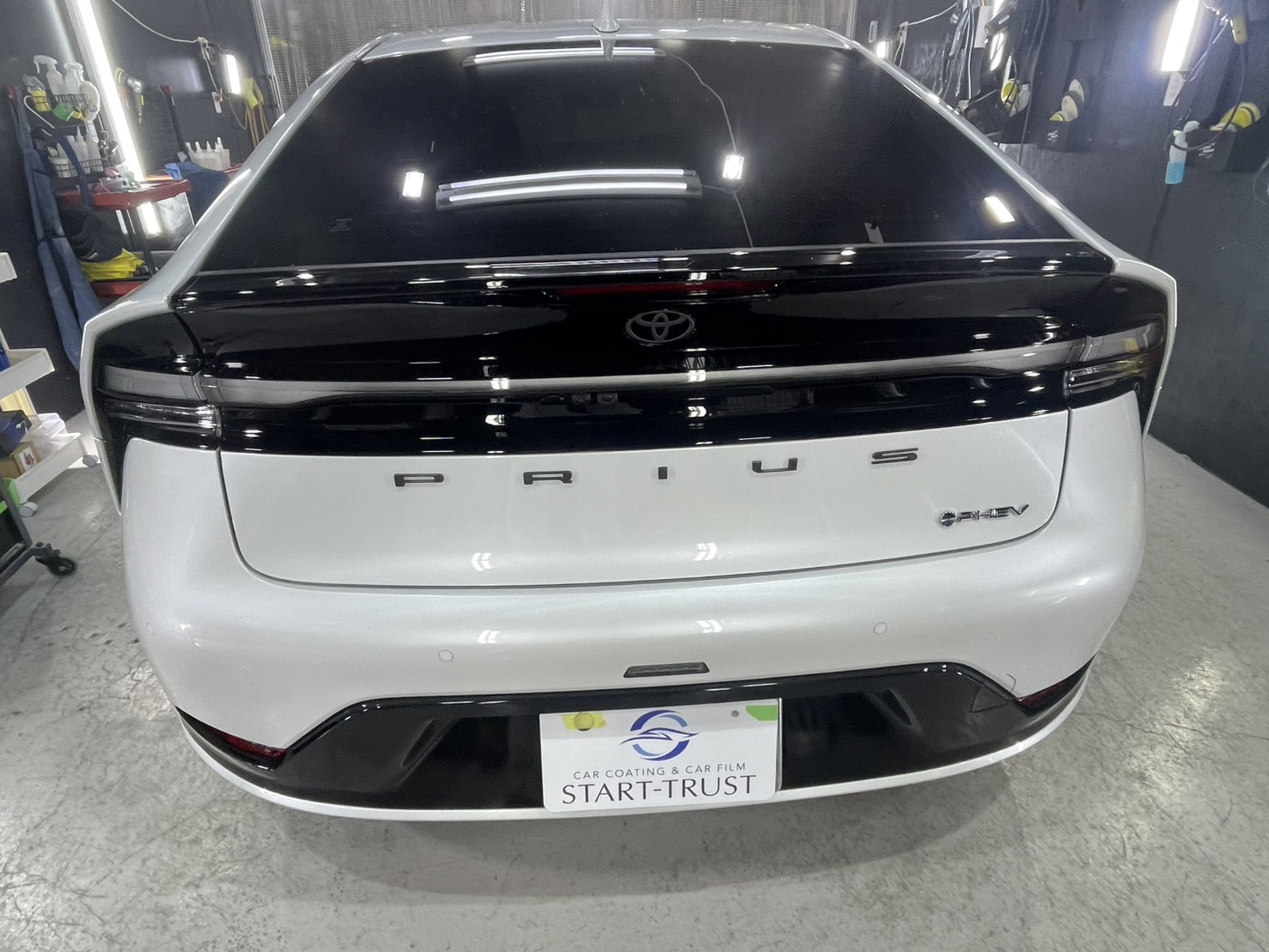 トヨタ 新型プリウス 施工写真 (17)