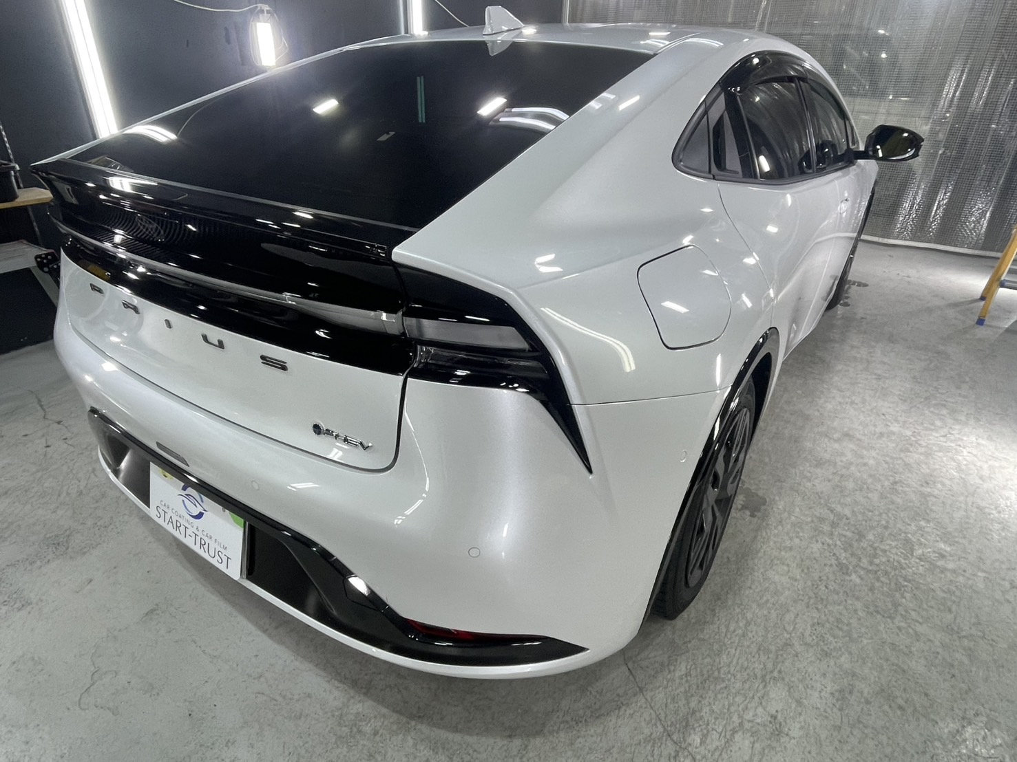 トヨタ 新型プリウス 施工写真 (18)