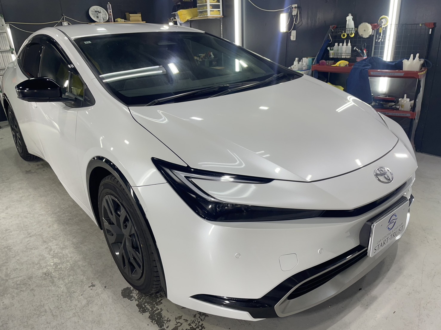 トヨタ 新型プリウス 施工写真 (5)