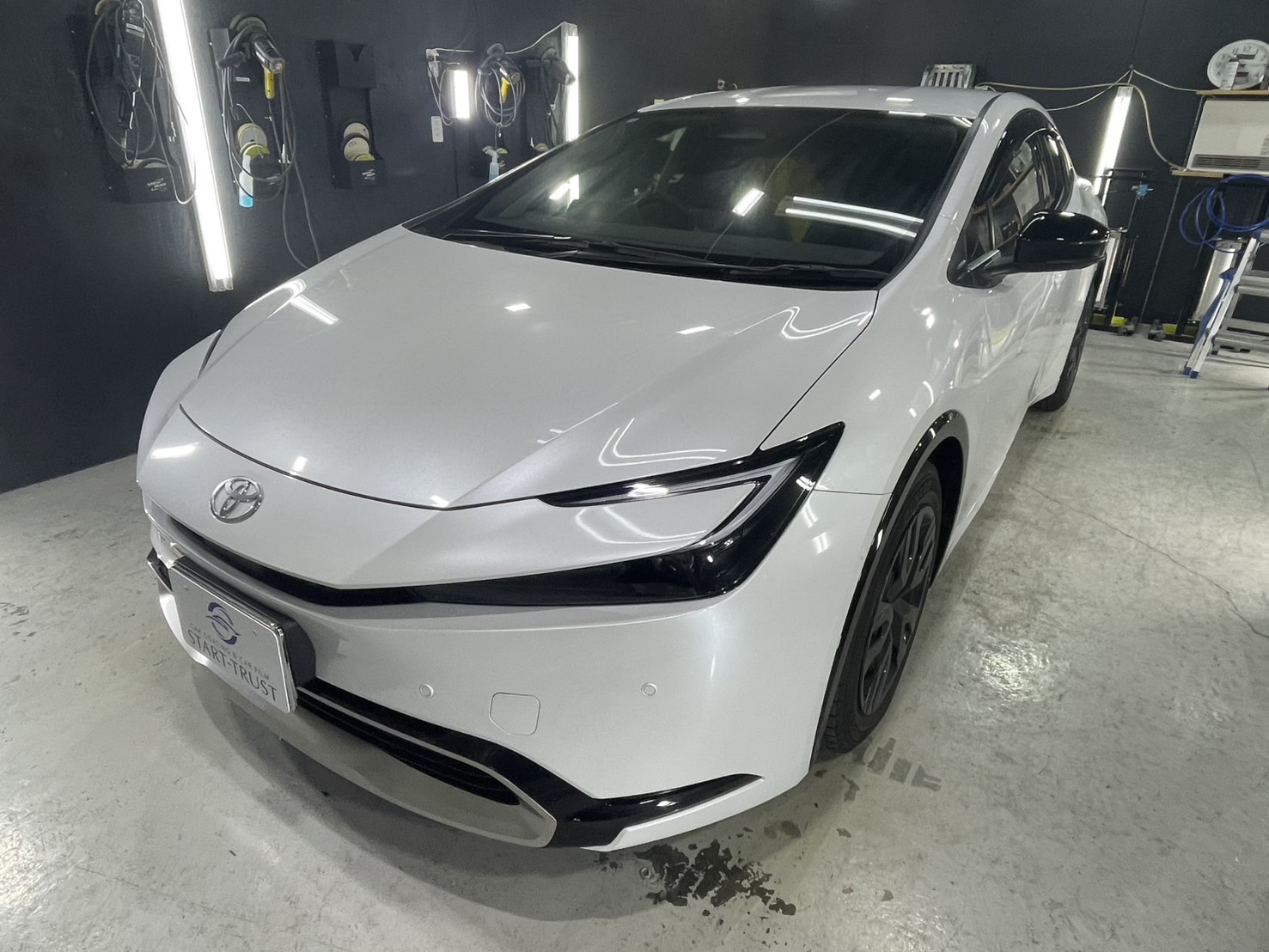 トヨタ 新型プリウス 施工写真 (7)