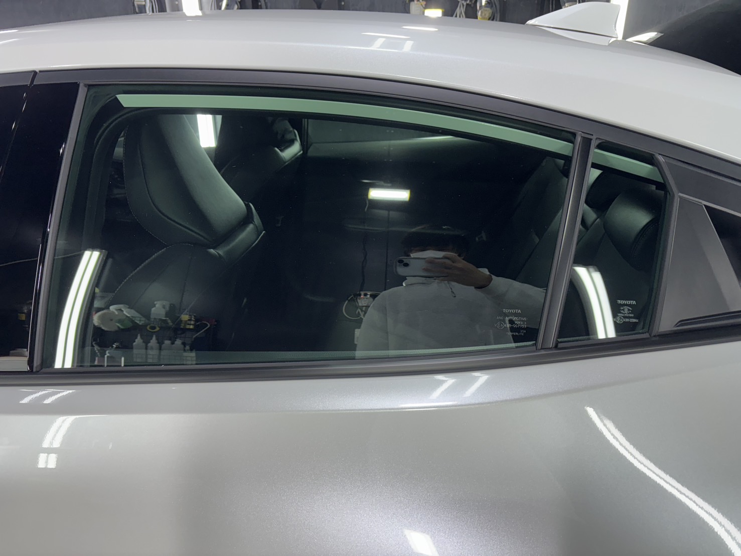 トヨタ 新型プリウス 施工写真 (18)