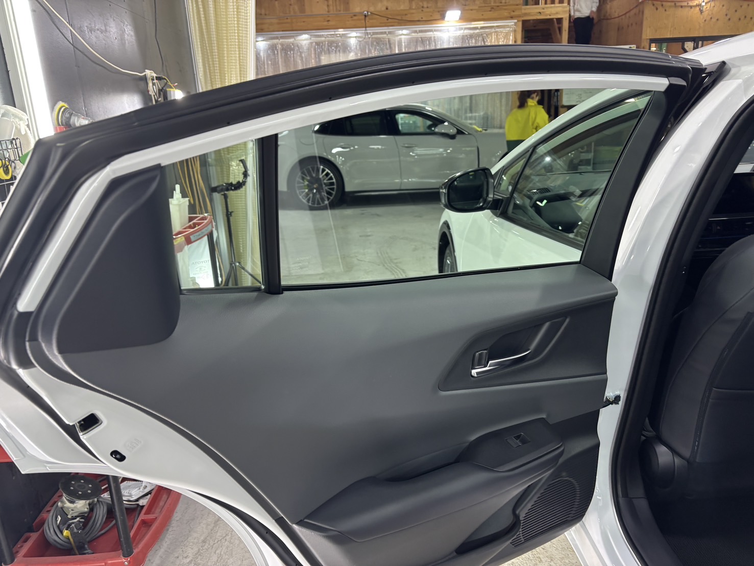トヨタ 新型プリウス 施工写真 (20)