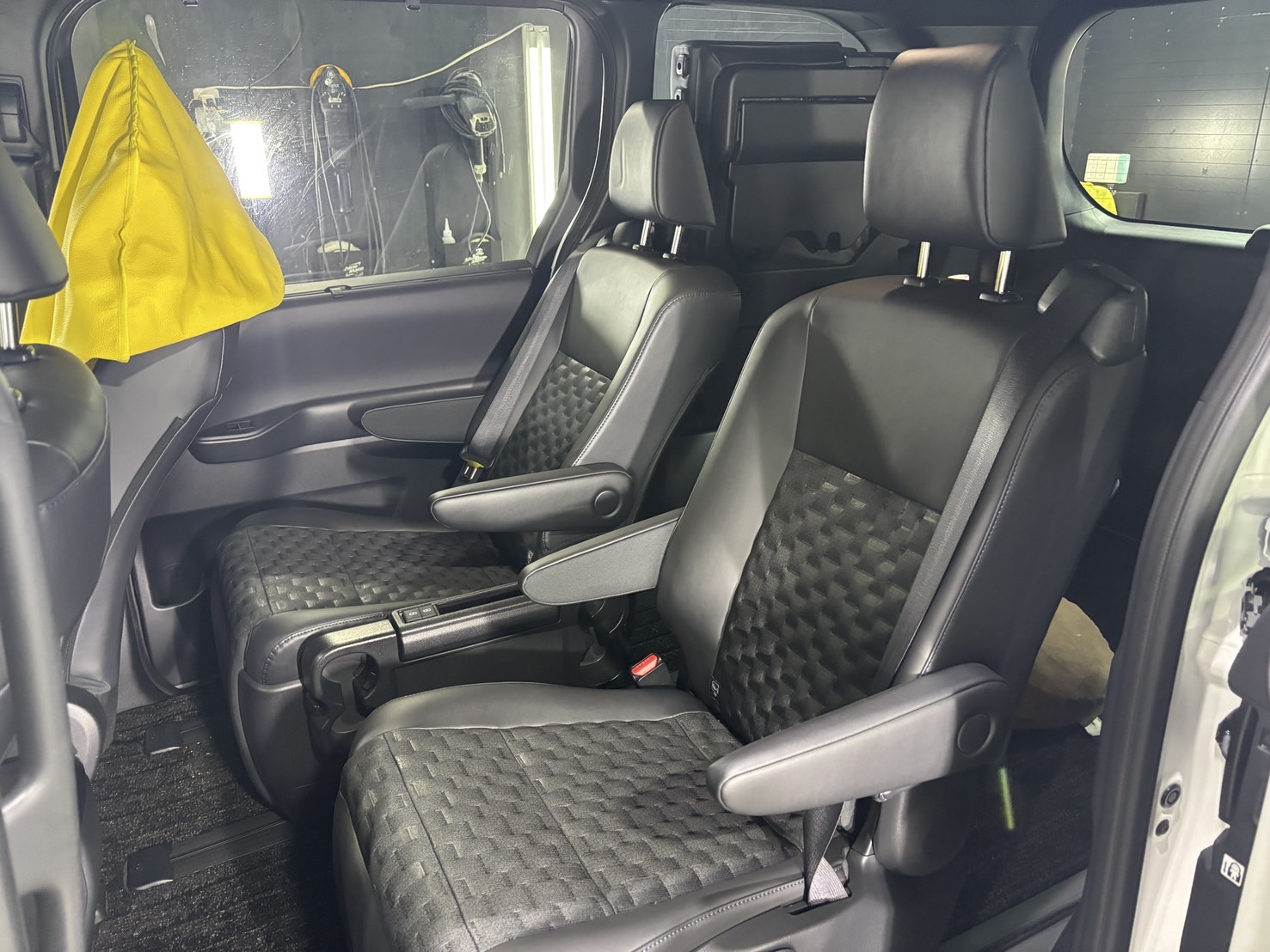 トヨタ VOXY 施工写真 (21)