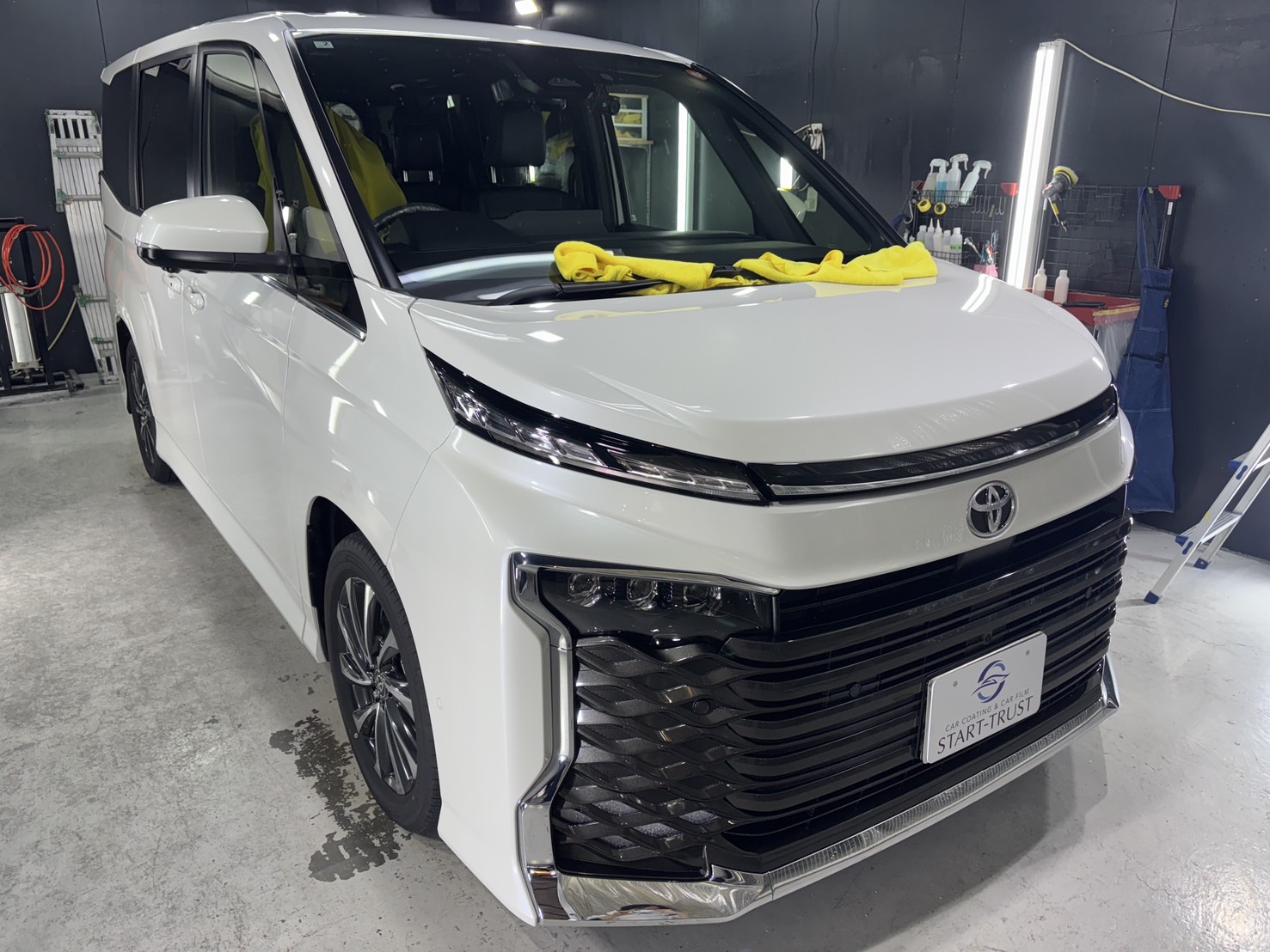トヨタ VOXY 施工写真 (2)