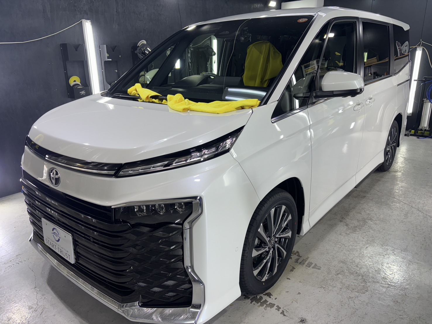 トヨタ VOXY 施工写真 (4)