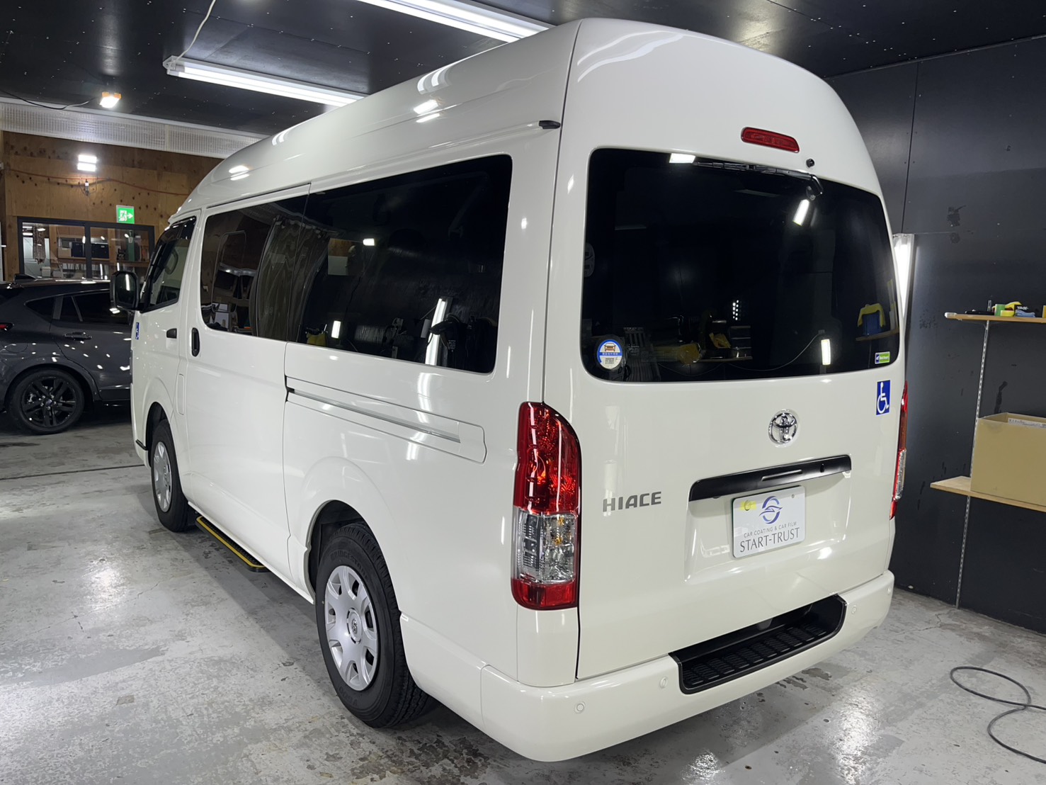 トヨタ ハイエースハイルーフ 施工写真 (4)