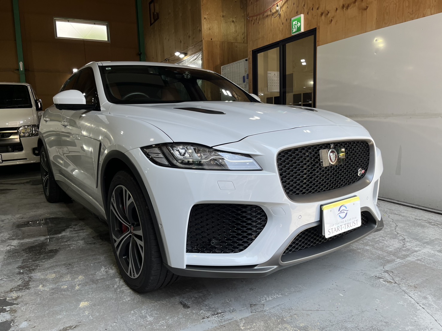 ジャガー X1 セラミックコーティング 施工前