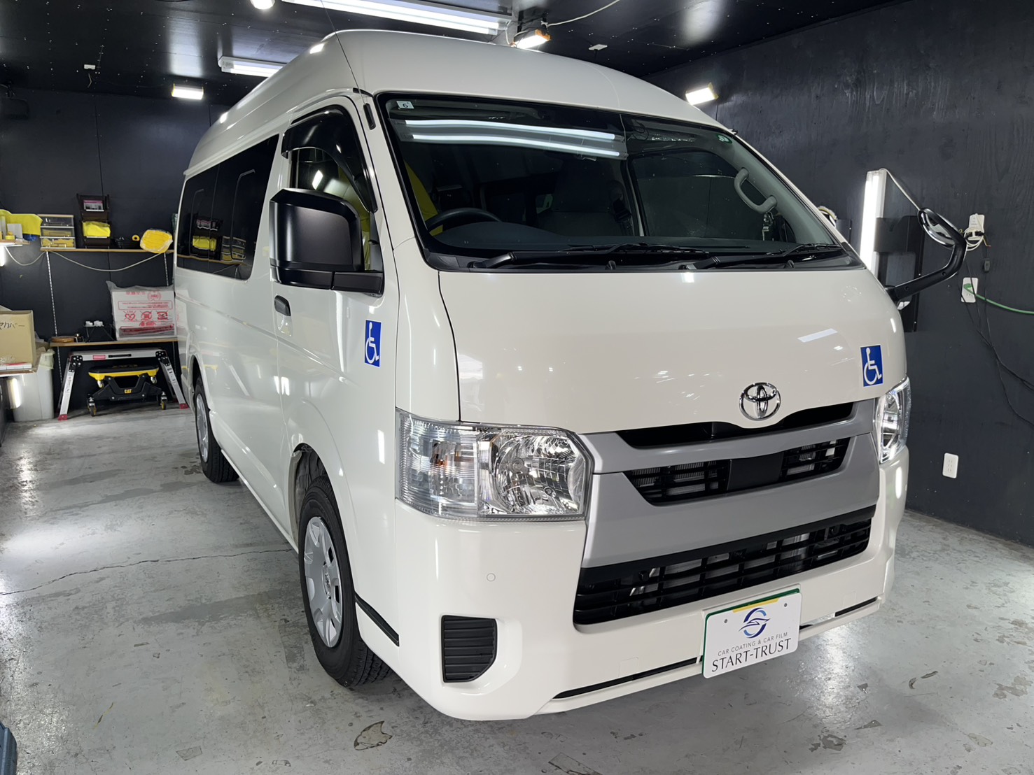トヨタ ハイエースハイルーフ 施工写真 (1)