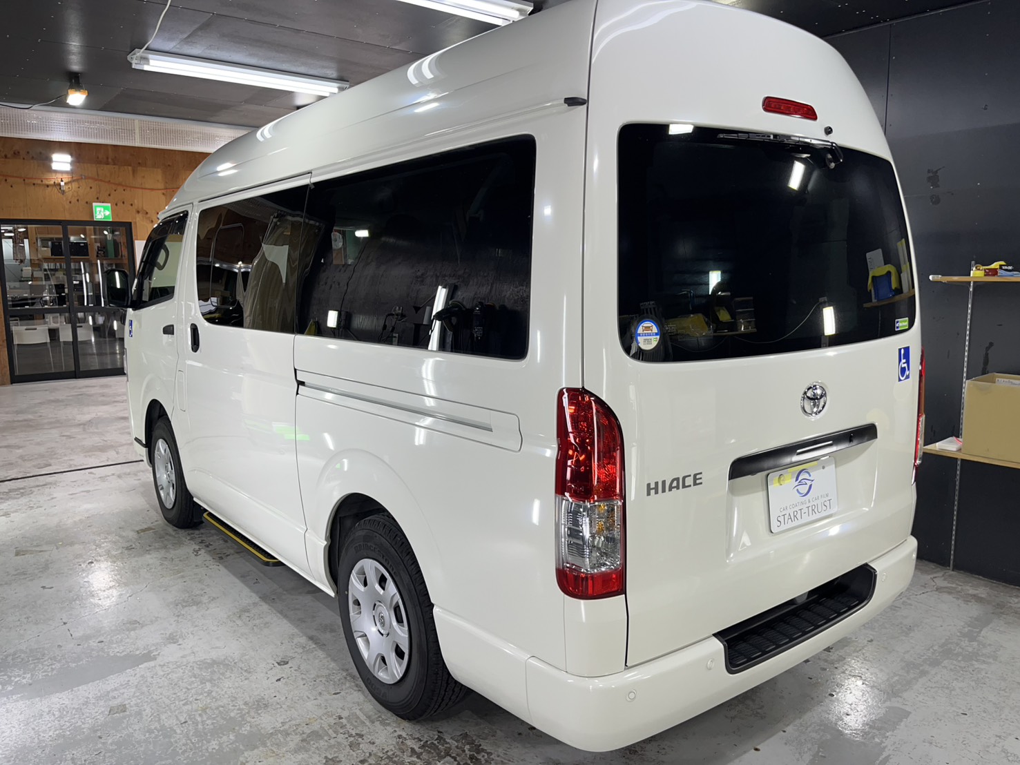 トヨタ ハイエースハイルーフ 施工写真 (2)