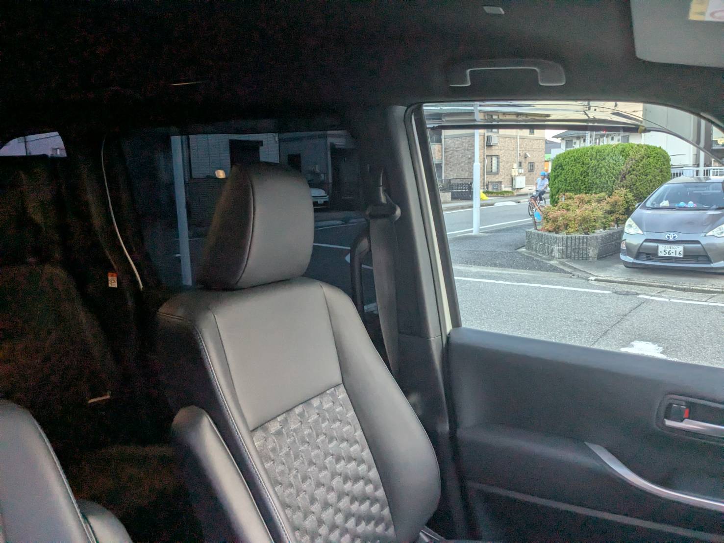 トヨタ VOXY 施工写真 (2)