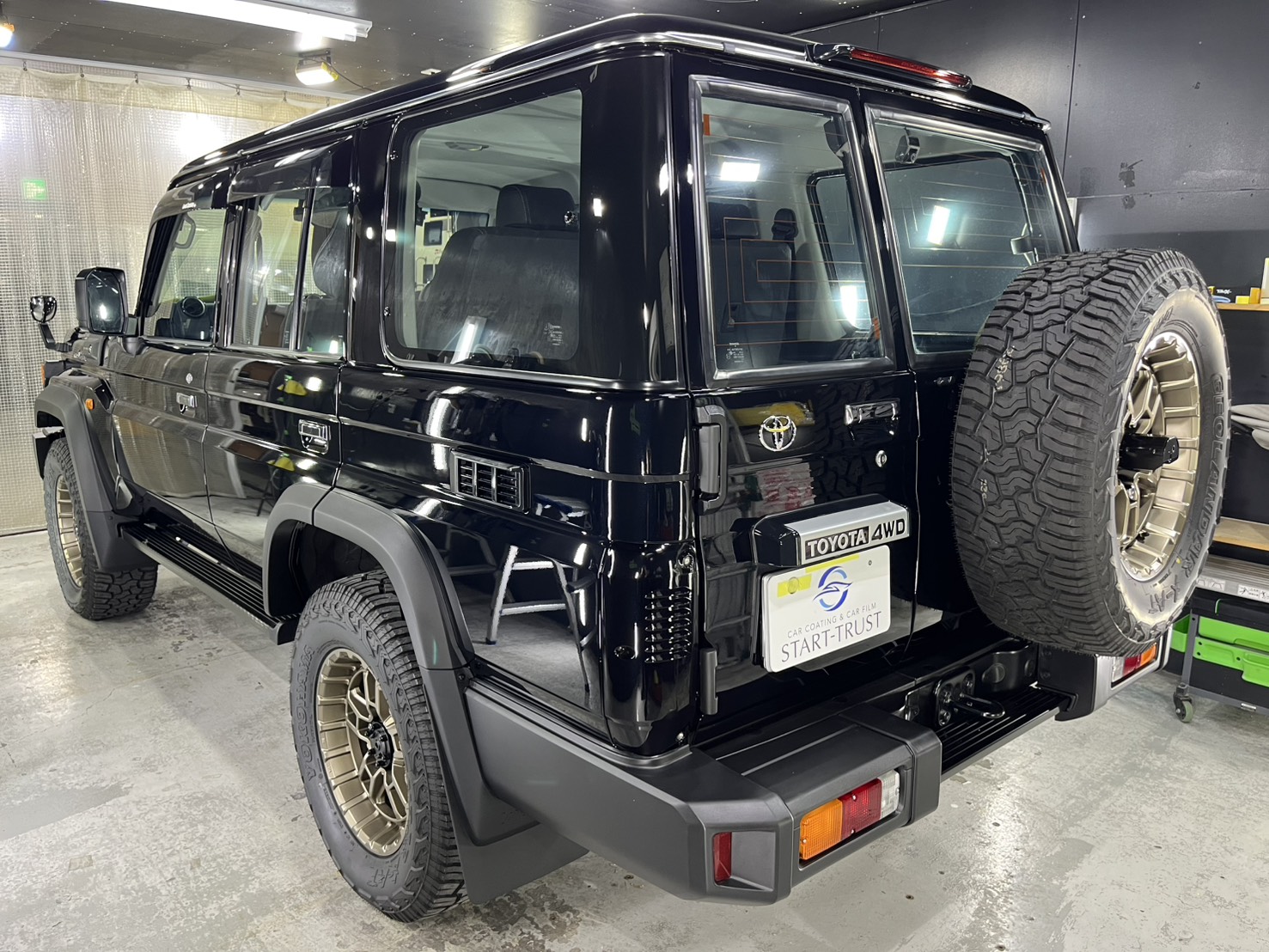 トヨタ ランドクルーザー70 施工写真 (5)