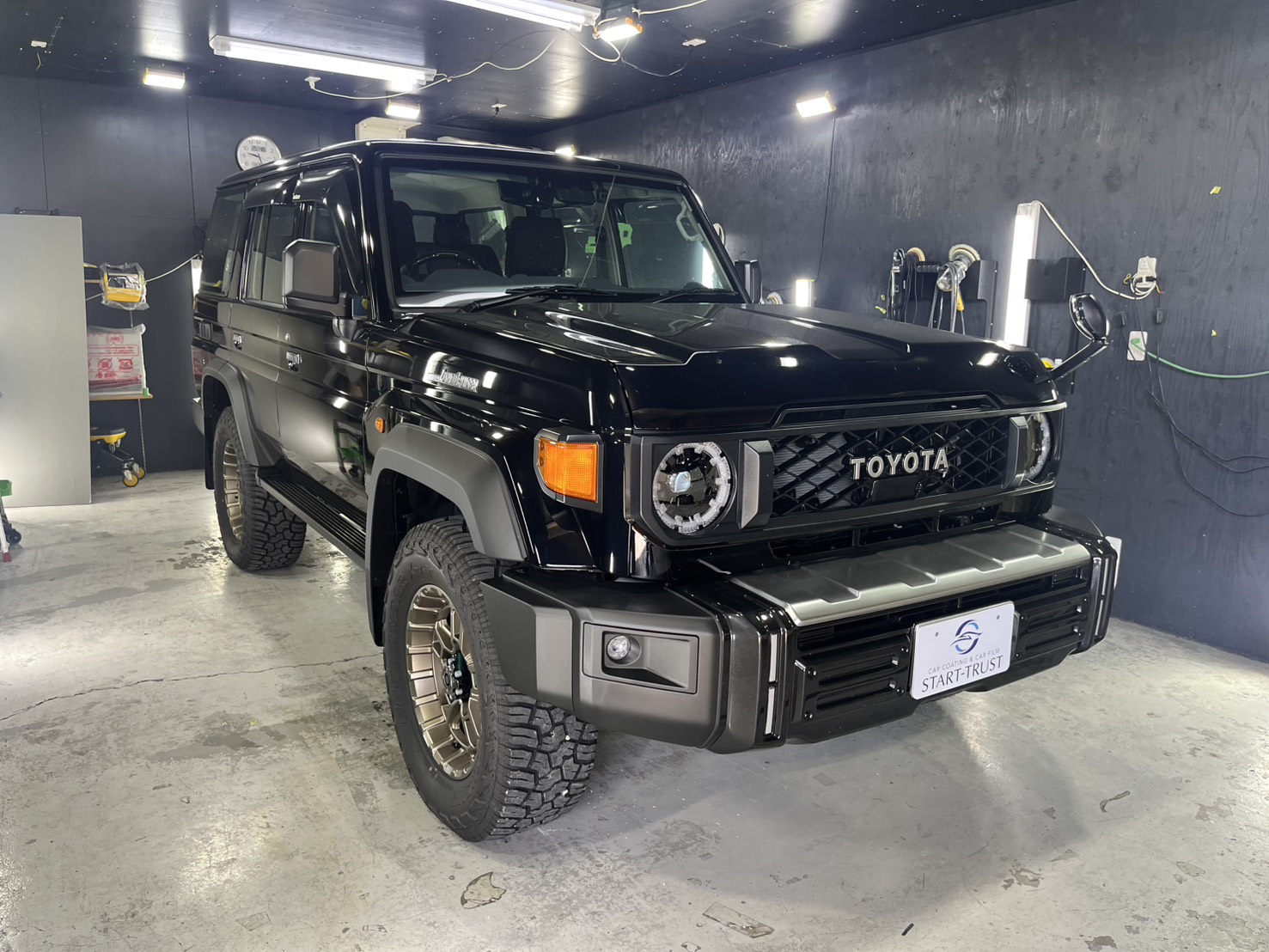 トヨタ ランドクルーザー70 施工写真 (1)